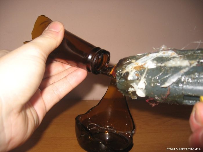 Креативный подсвечник из разбитой бутылки