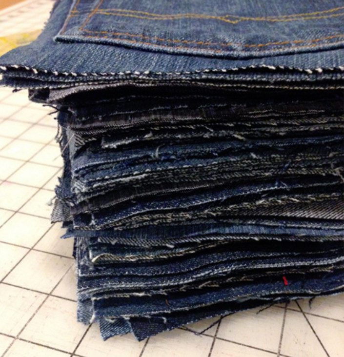 Старые джинсы режем на квадраты... и вот что получается!
