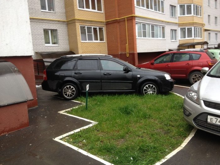 Я паркуюсь как чудак: чего нельзя делать с автомобилями в дворовых пространствах