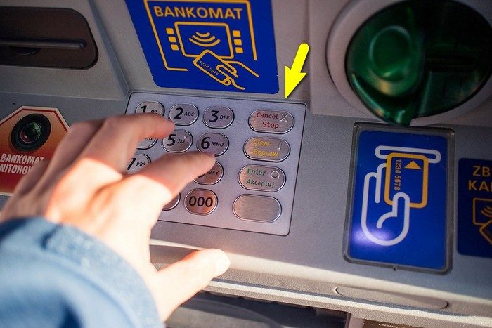 Алчная железяка: что делать, если банкомат «украл» у вас карту?