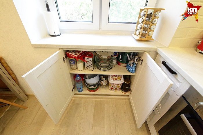 6 идей хитрого использования подоконника на маленькой кухне