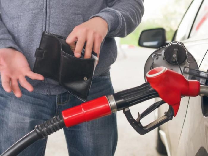 Почему бензин с одной АЗС расходуется медленнее, чем с другой?
