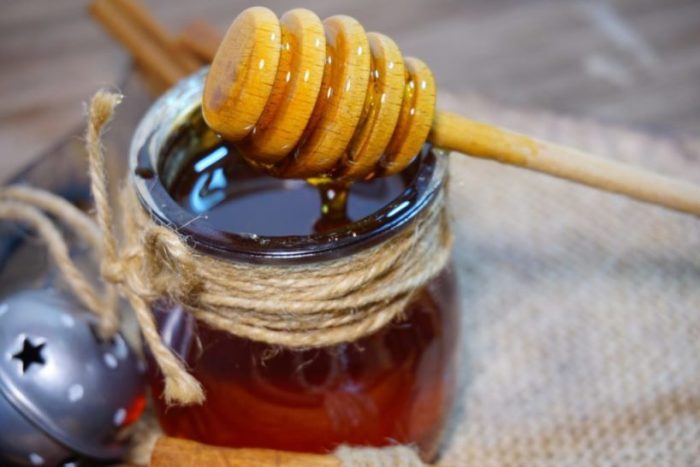Вопрос на засыпку: засахаривается ли натуральный мёд при хранении?