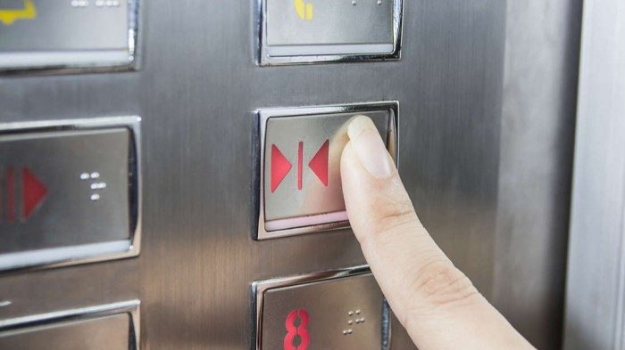 Хитрый лайфхак: как проехаться на лифте без остановок?