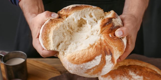 Как хранить хлеб, чтобы он оставался свежим максимально долго?