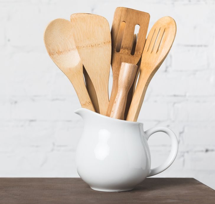10 кухонных предметов, которые не стоит загружать в посудомоечную машину