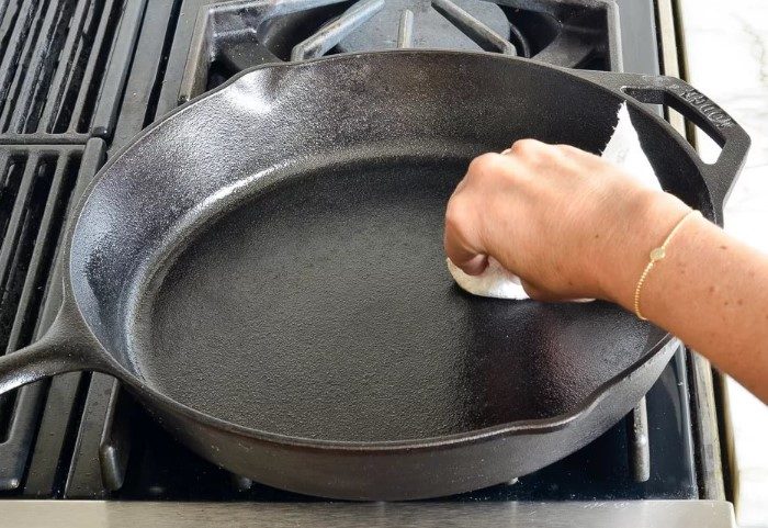 10 способов избавить любимую сковородку от векового нагара
