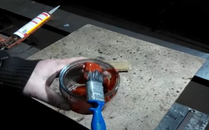 Как самостоятельно изготовить водоотталкивающую краску для любых материалов