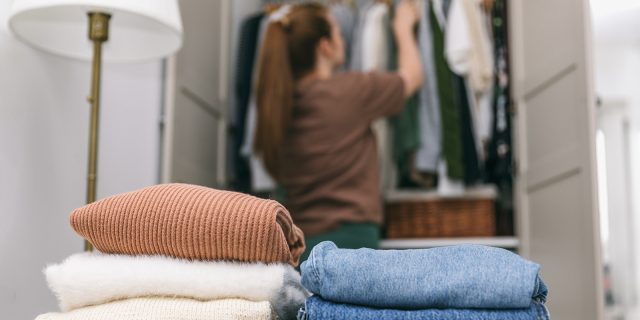 10 вопросов, которые нужно задать себе, если собрались перебрать шкаф с одеждой