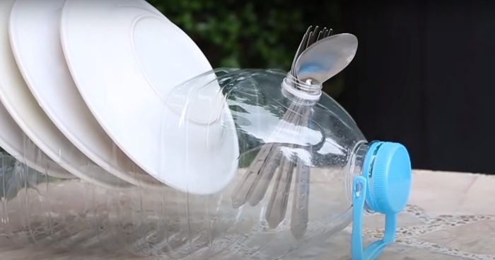 8 идей использования старых пластиковых бутылок, которые сделают жизнь чуть проще и приятнее