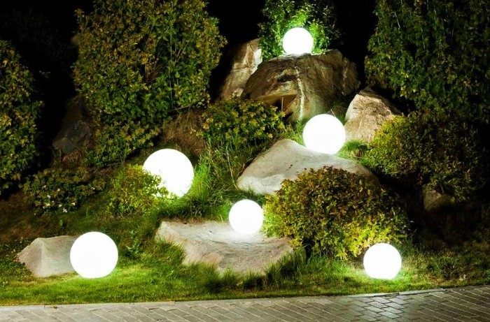 Как организовать освещение в саду: 10 классных идей