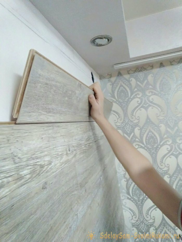 Как правильно укладывать ламинат на стену и зачем это делать