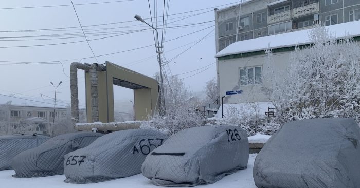 Якутские водители возят «ковры» зимой на своих авто — зачем они это делают?