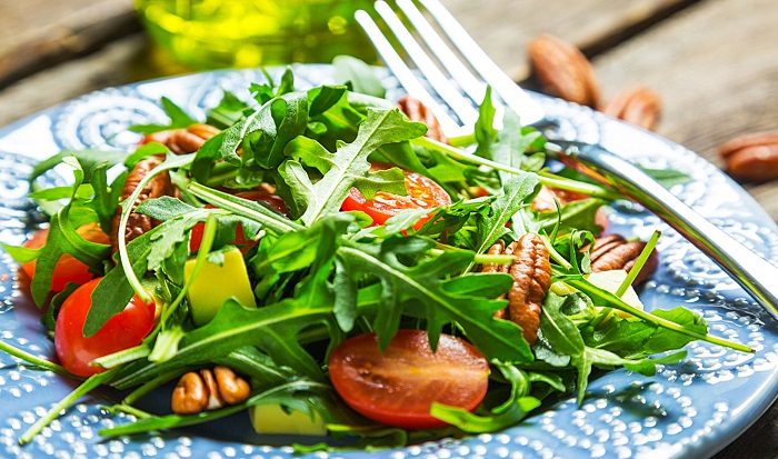 9 простых способов преобразить обычный салат
