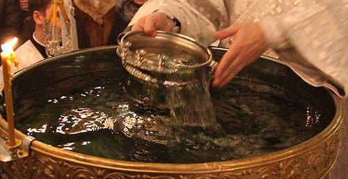 Может ли испортиться святая вода?