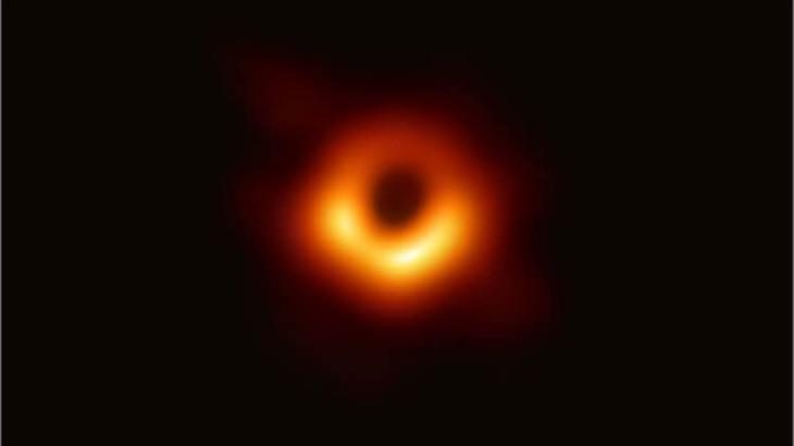 Чёрные дыры — порталы во времени?