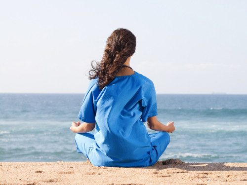 ВОЗ рекомендует: практикуйте медитацию во время карантина в самоизоляции