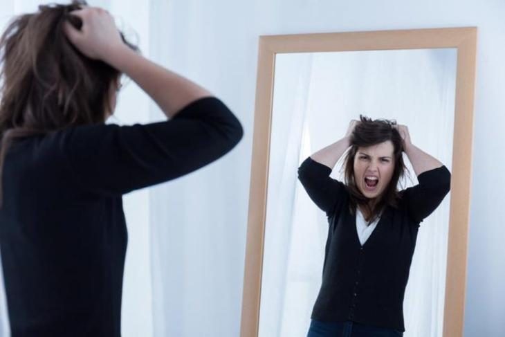 13 опасных фраз, которые нельзя произносить перед зеркалом!