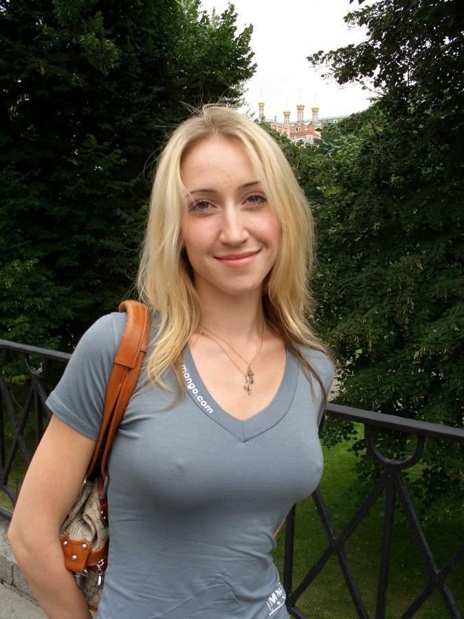 Когда они забыли надеть лифчик