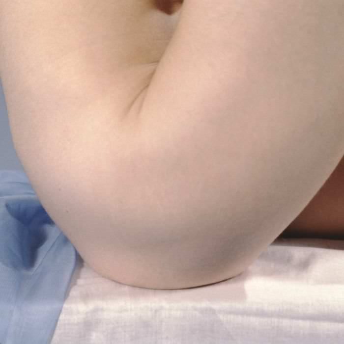 Обнаженная молодая Мадонна