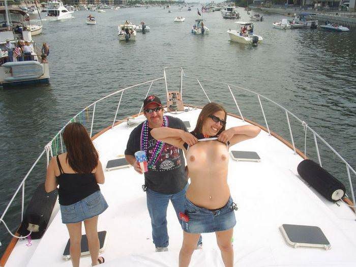 Пьяные развратницы снова отжигают