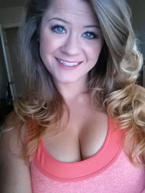 Грудастые пользовательницы социальных сетей