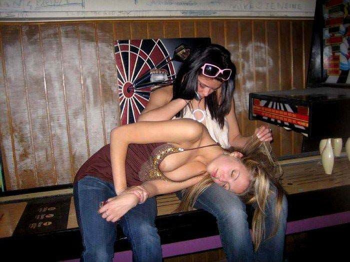 Пьяные развратницы снова отжигают