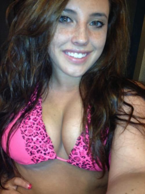 Грудастые пользовательницы социальных сетей