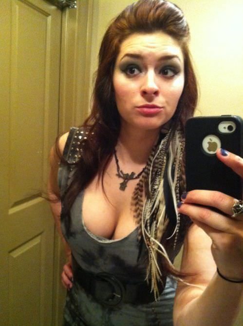 Грудастые пользовательницы социальных сетей