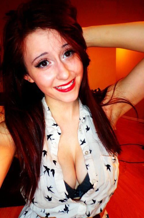 Грудастые пользовательницы социальных сетей