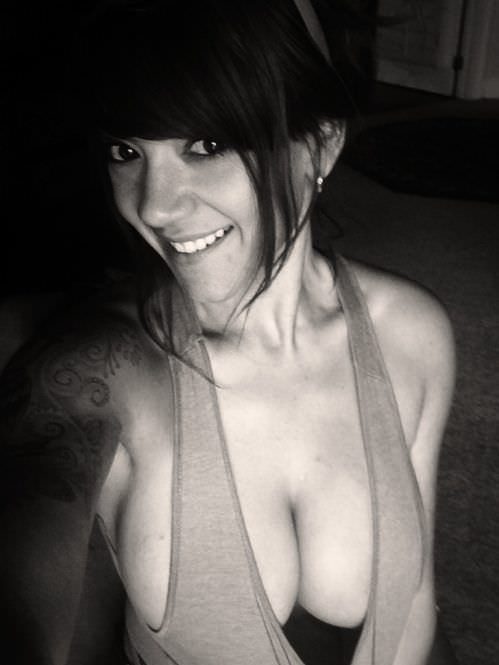 Грудастые пользовательницы социальных сетей