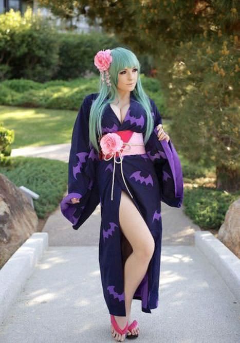 Сексуальные косплейщицы в откровенных костюмах