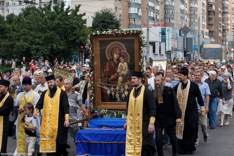 Всеукраинский крестный ход показал значение Дня Крещения Руси