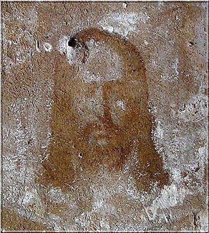 Современное чудо: в Белоруссии на стене разрушенного монастыря проявился лик Христа