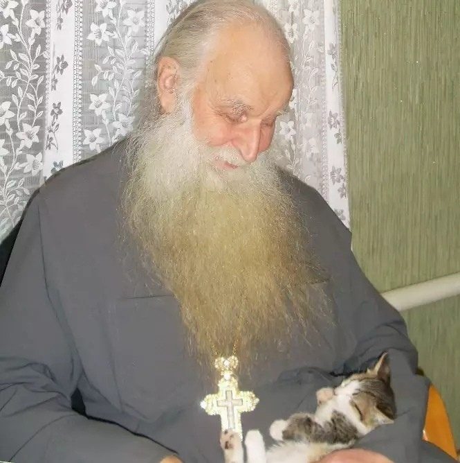 Кот и его старец