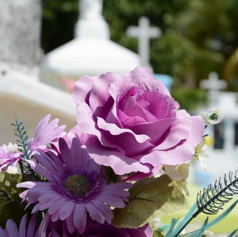 О чётном количестве цветов для покойников