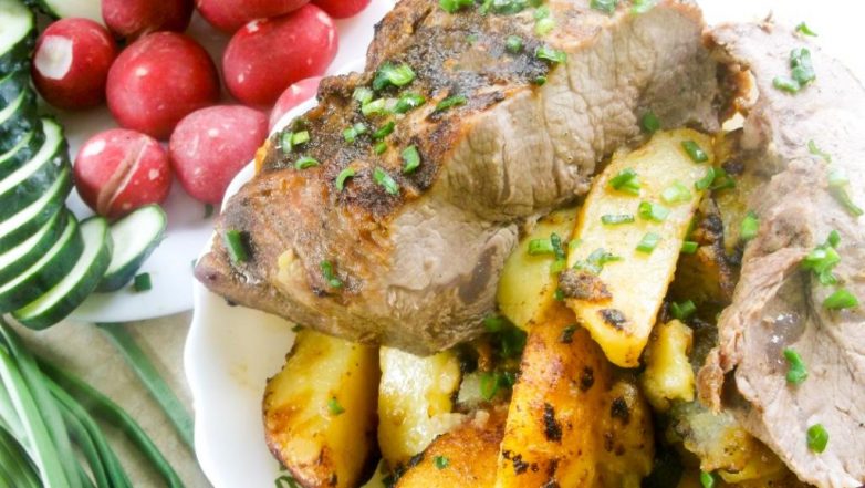 Как правильно пожарить мясо на сковороде с картофелем?