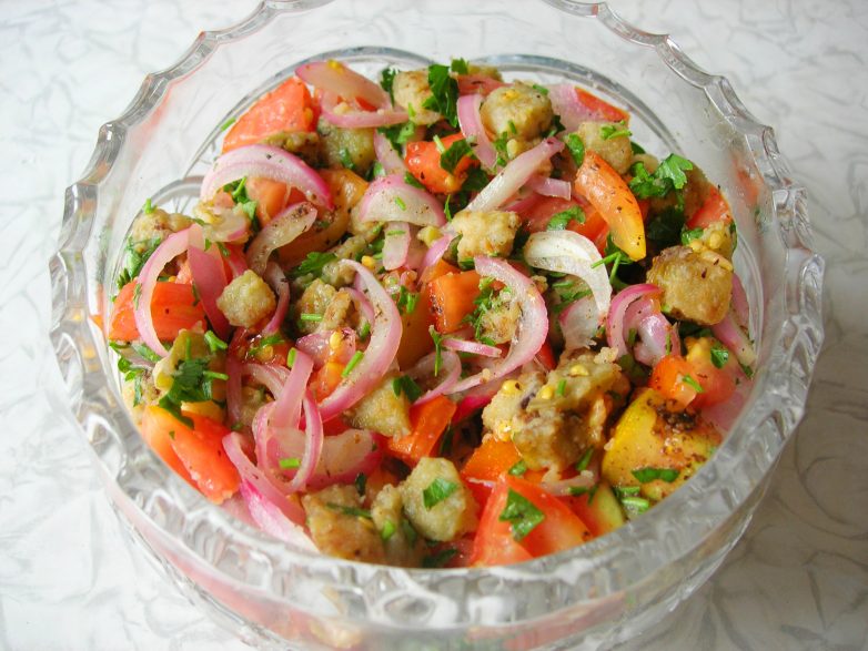 Салат из баклажанов - легко, вкусно и бюджетно!