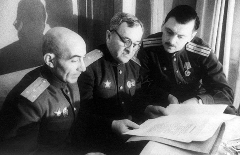 Сколько Михалков получил за гимн СССР и как Сталин «вылечил» его от заикания