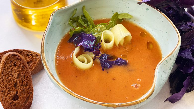 Гаспачо - легендарный испанский холодный томатный суп за 10 минут