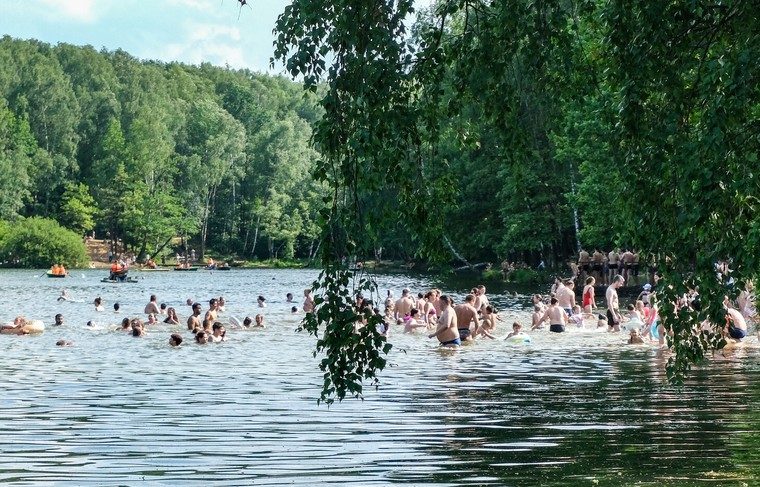 Можно ли заразиться коронавирусом во время купания?