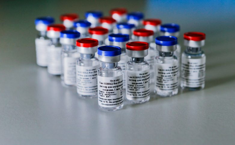 40 тыс. человек примут участие в исследовании российской вакцины от COVID