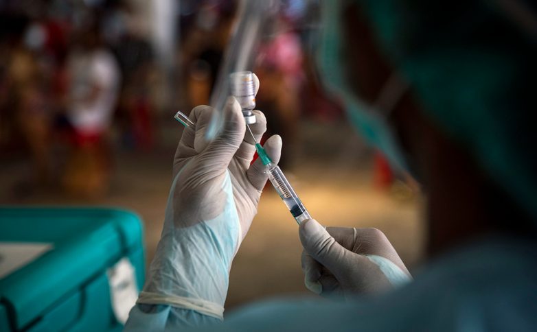 Медсестра умерла после прививок китайской вакциной