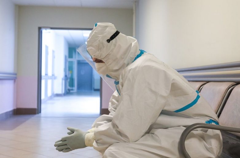 В России зафиксировали случаи смерти от коронавируса среди привитых пациентов