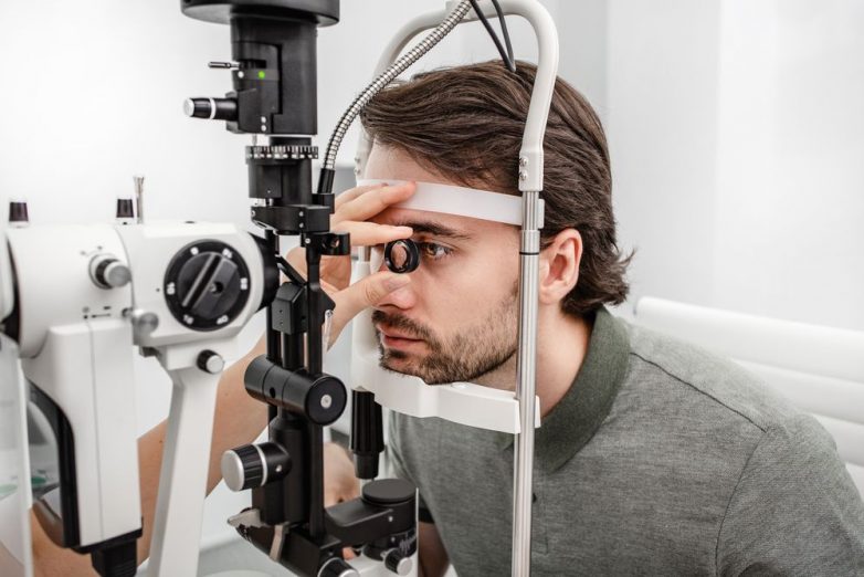 Медики предупреждают о риске слепоты из-за COVID-19