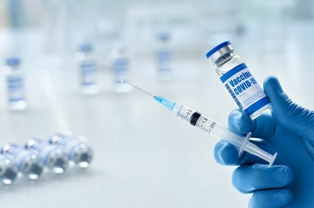 Чем вакцинироваться, если после прививки от ковида прошло больше года