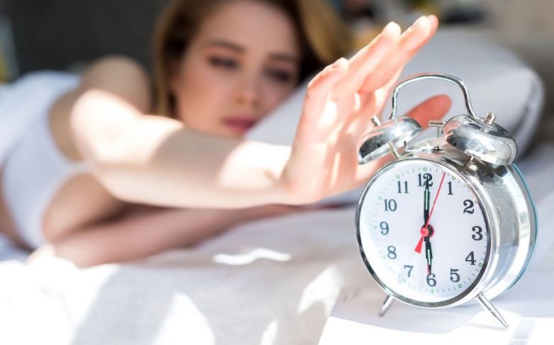 Почему нельзя «отодвигать» время на будильнике?