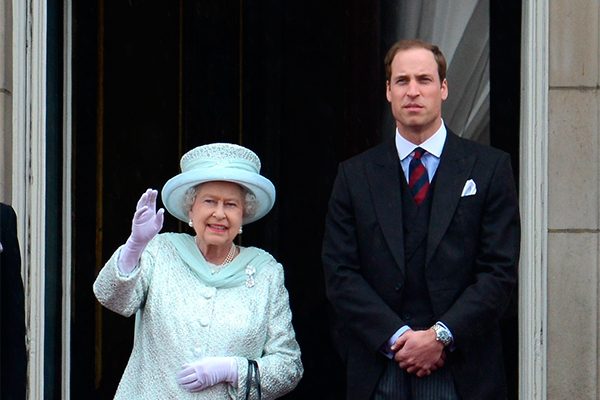 Елизавета II передает трон Уильяму и Кейт