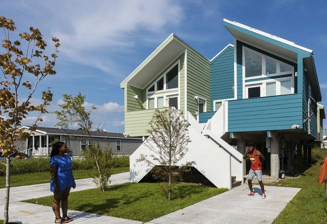 Брэд Питт построил дома для сотни семей, потерявших все во время урагана