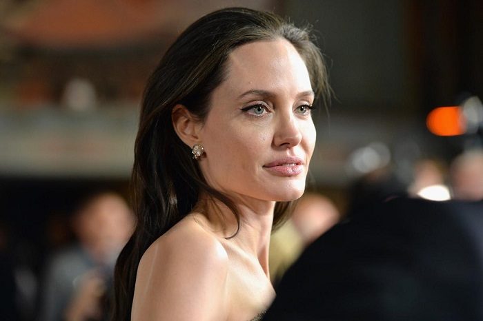 Анджелина Джоли нуждается в срочной помощи